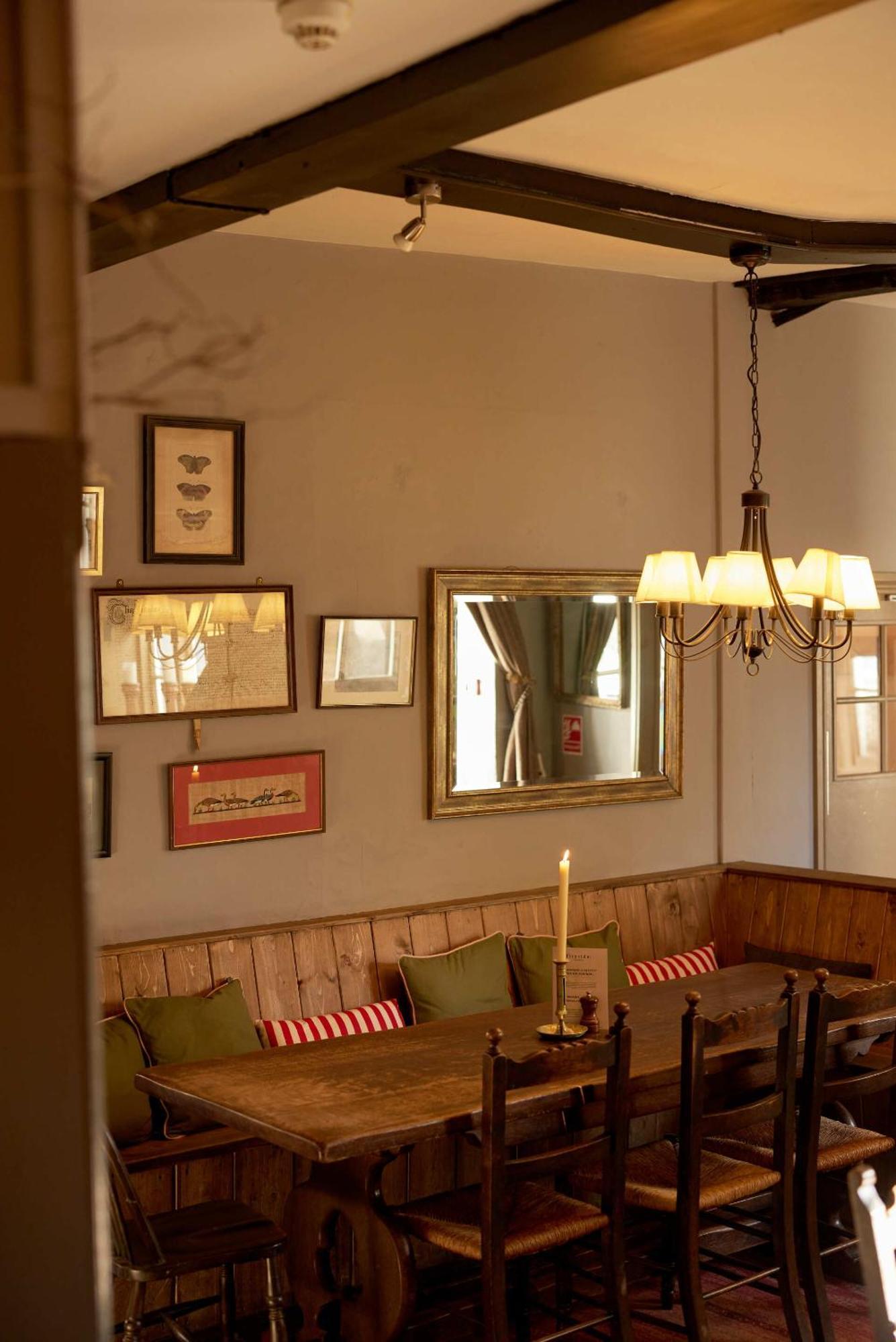 The Grosvenor Arms Hotel Hindon Exterior photo