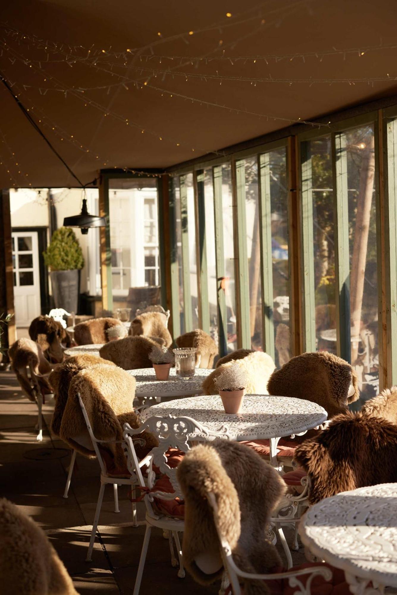 The Grosvenor Arms Hotel Hindon Exterior photo