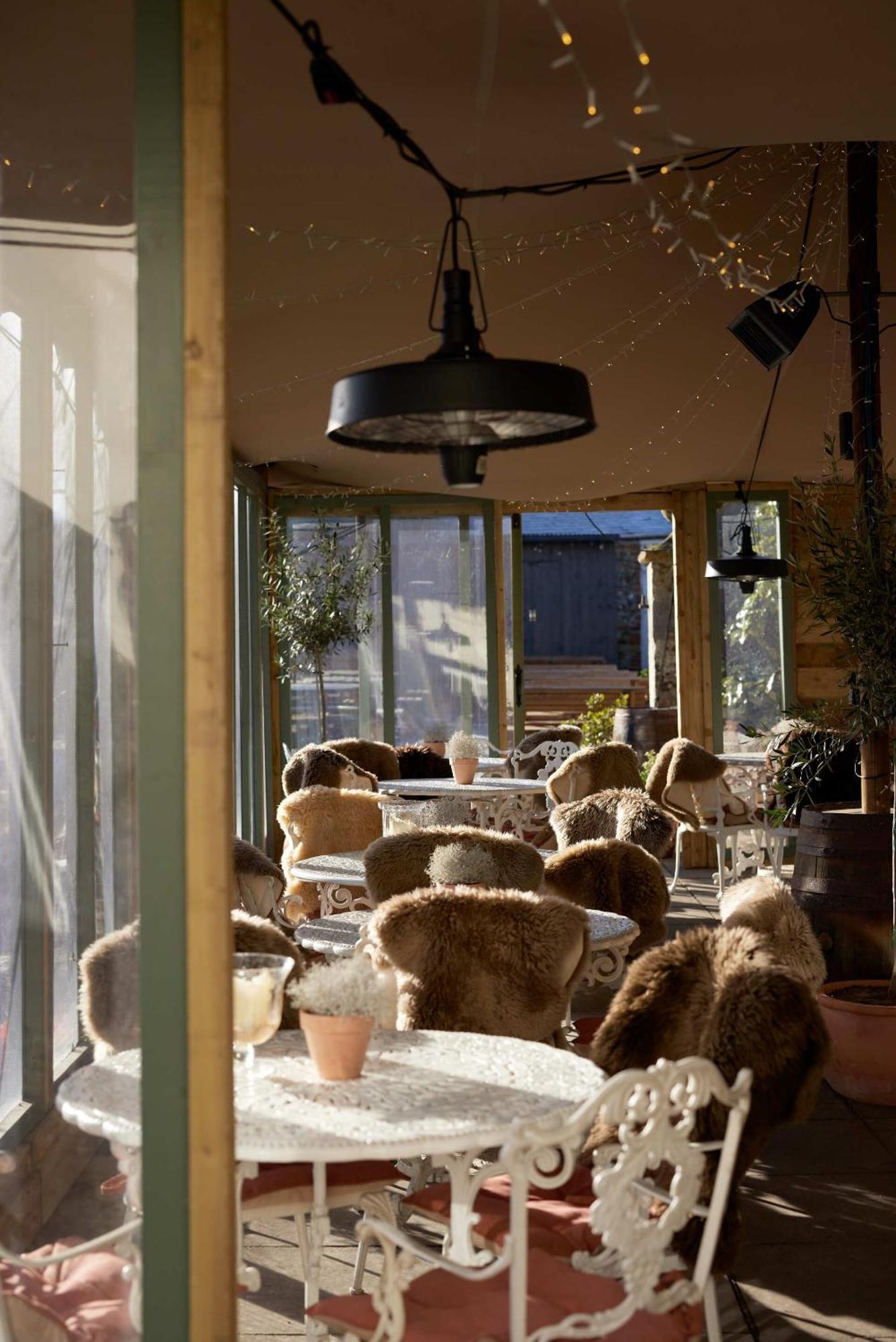 The Grosvenor Arms Hotel Hindon Exterior photo