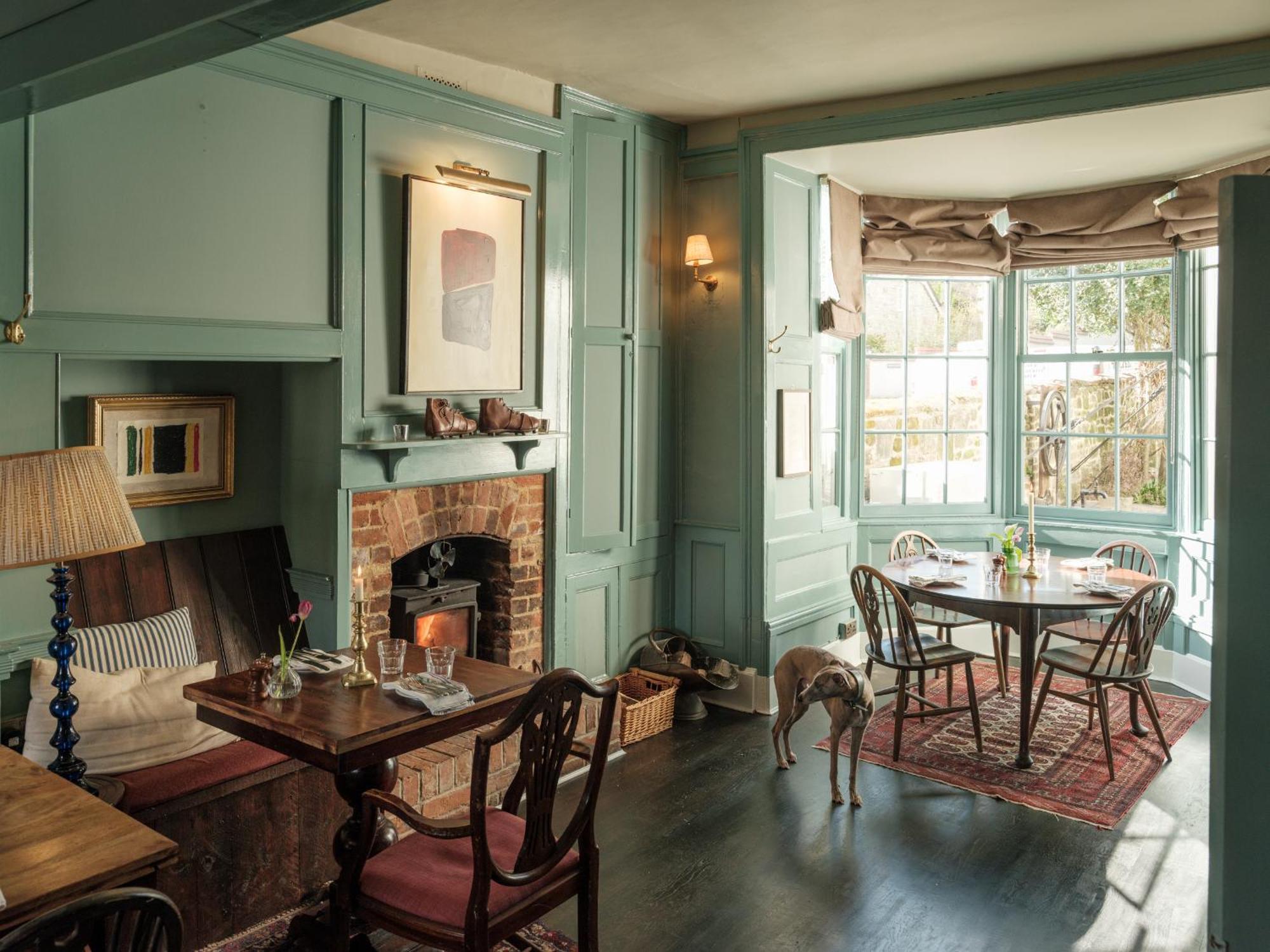 The Grosvenor Arms Hotel Hindon Exterior photo